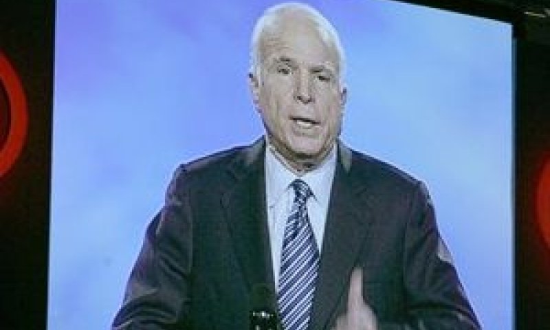 מק'קיין: אובאמה גזען. [צילום: AP]