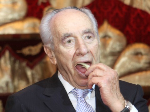 פותחים פה גדול ומחכים לעונג הבא [צילום: פלאש 90]