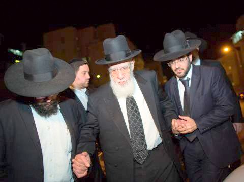 הרב שלום כהן מגיע למועצה [צילום: פלאש 90]