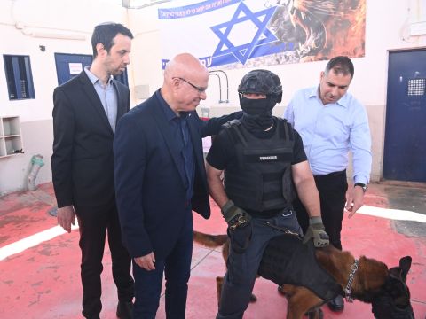 [צילום: דוברות שב"ס והכנסת]