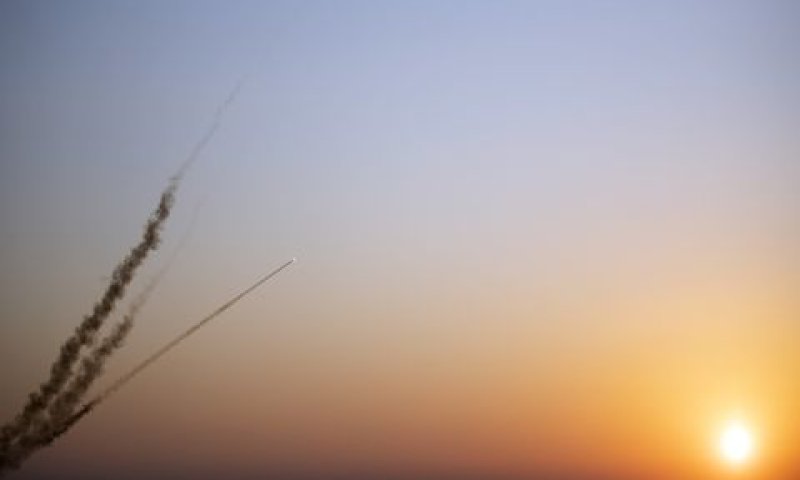 שיגור רקטות מרצועת עזה [צילום: חליל חמרה/AP]