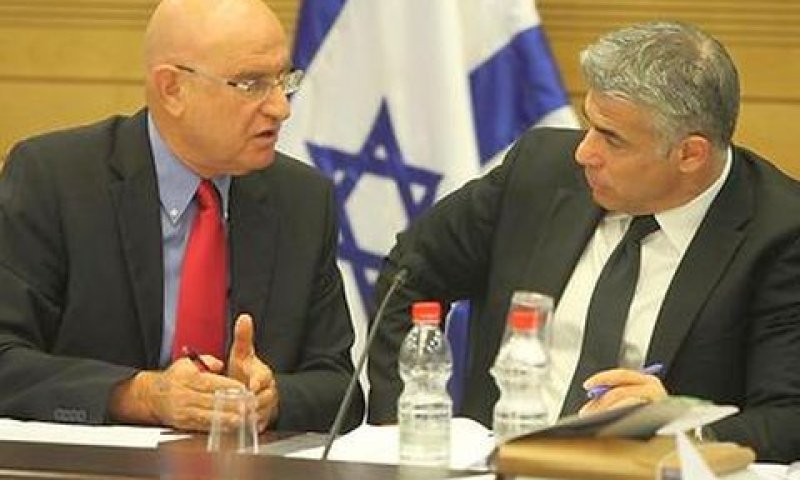 לפיד וברוורמן. מחלוקת על יעילות החוק [צילום: דוברות הכנסת]