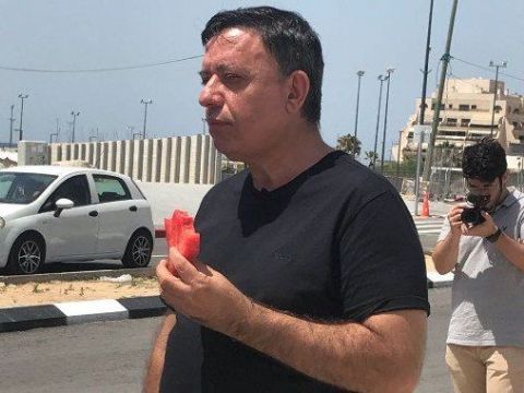 [צילום: חשבון הטוויטר, אבי גבאי]