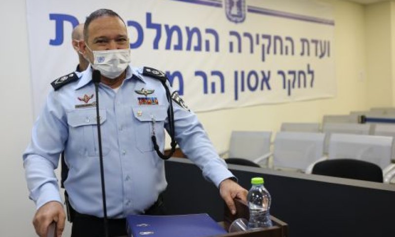 המפכ"ל שבתאי מעיד בוועדת החקירה [צילום: יונתן זינדל, פלאש 90]