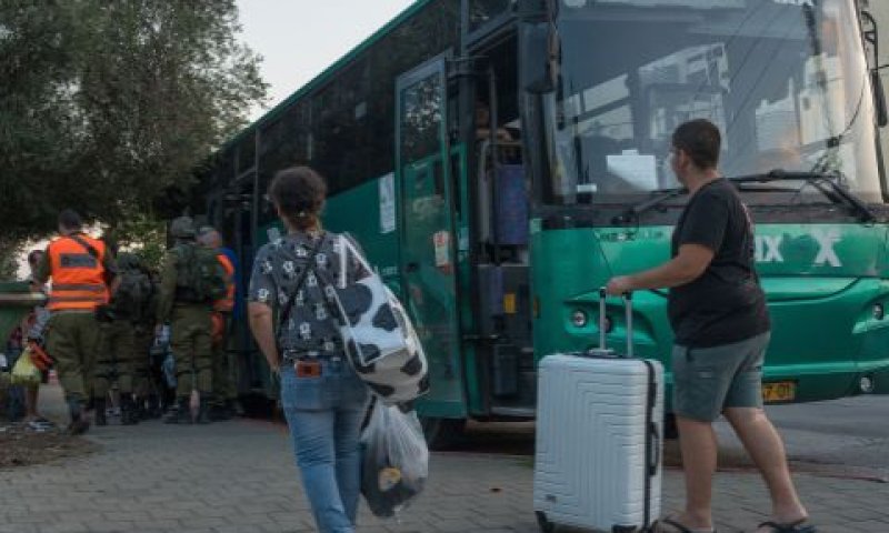תושבי קריית שמונה חתכו בהוצאות [צילום: אייל מרגולין/פלאש 90]