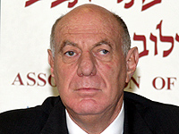 ויסגלס, דיון בפרטים