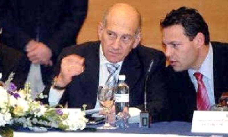 אולמרט, ועוזרו יעקב גלנטי [צילום: לע"מ]