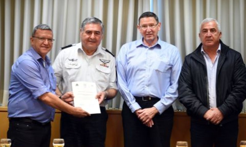 מימין לשמאל: המשנה למנכ"ל משהב"ט רוני מורנו, מנכ"ל המשרד אודי אדם, מ.מ נציב כבאות והצלה טפסר בכיר שמעון בן נר וסמנכ"ל משהב"ט וראש אגף המבצעים והנכסים נתי אפרתי [צילום: דנה שרגא, משרד הביטחון]
