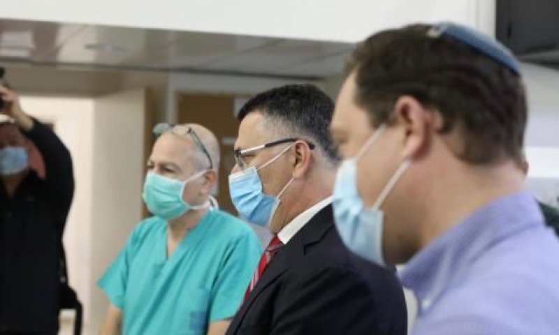 סער בביקור אתמול בבית חולים הדסה [צילום: שרון גבאי]