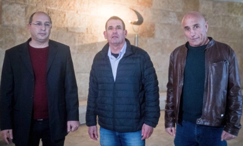 ח"כים של כחול לבן בביהמ"ש העליון [צילום: יונתן זינדל/פלאש 90]