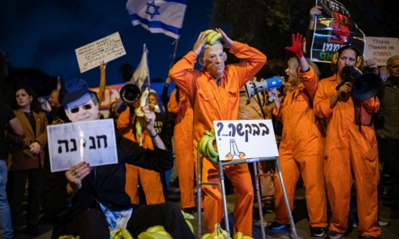 הפגנת פעילי שמאל נגד מתן חנינה לנתניהו [צילום: אריק מרמור/פלאש 90]