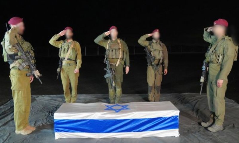 המעמד הקשה של קבלת ארונה של שירי ביבס-סילברמן [צילום: דובר צה''ל]