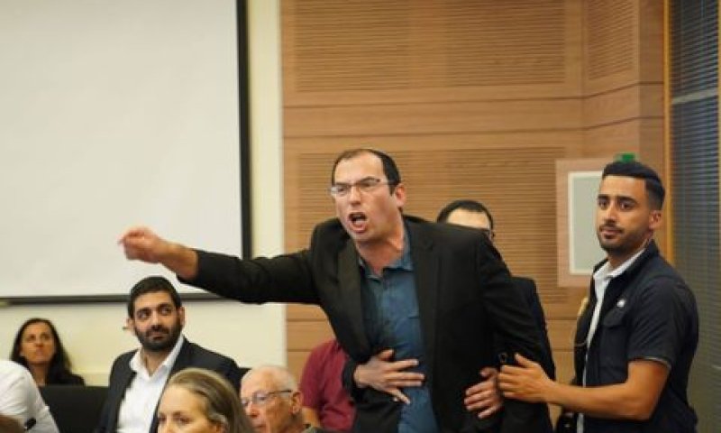 ח"כ שמחה רוטמן מוצא מהדיון [צילום: דני שם-טוב, דוברות הכנסת]