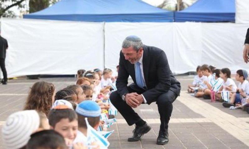 שר החינוך פרץ בבית ספר באלקנה [צילום: עודד קרני]
