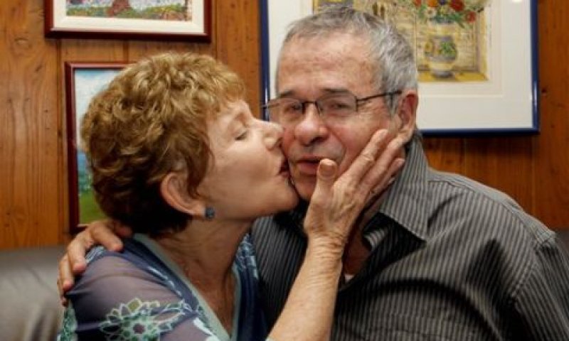 פרופ' אריה ורשל ואשתו [צילום: AP]