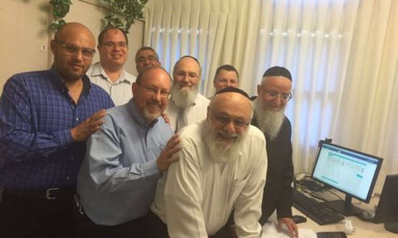 טעימה ראשונה מהמערכת [צילום: דוברות המשרד לשירותי דת]