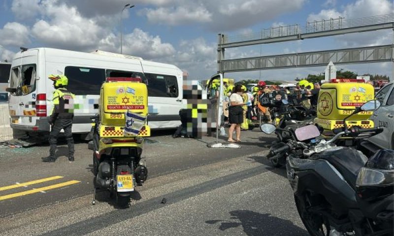 הכבישים הפכו לשדה קטל [צילום: תיעוד מבצעי מד"א]