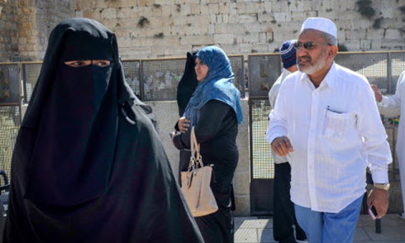נמצאה מחופשת למוסלמית [צילום אילוסטרציה: סרג' אתל, פלאש 90]