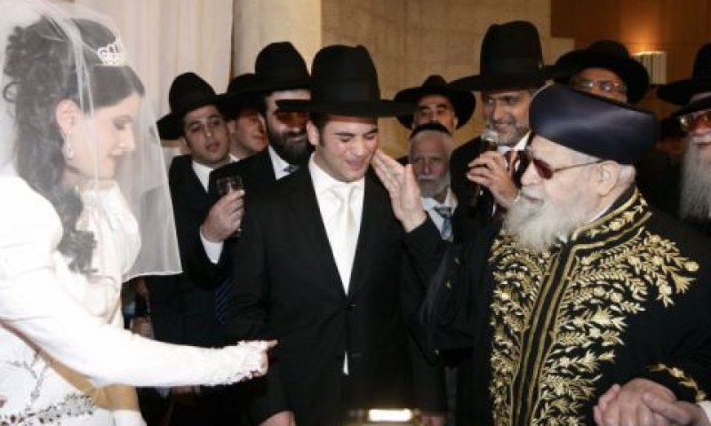 הרב עובדיה יוסף בחתונה [פלאש 90]