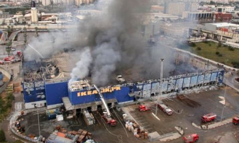 השריפה באיקאה [צילום ארכיון: פלאש 90]