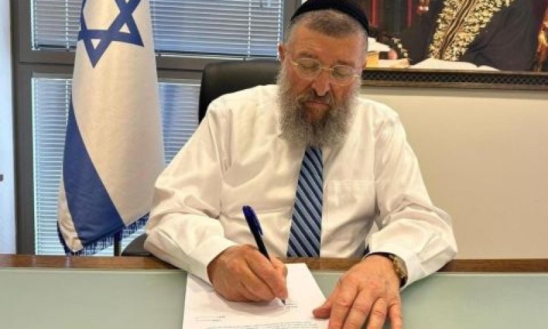 [צילום: תקשורת שר העבודה]