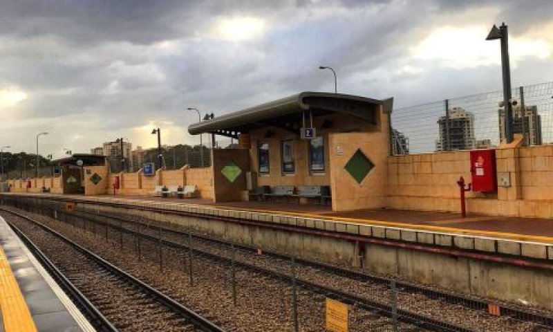 תחנת הרכבת בהוד השרון [צילום: 15 דקות]