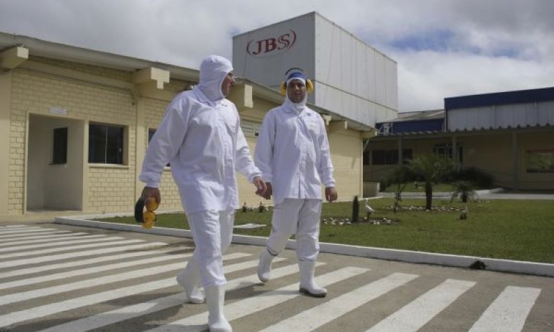 עובדי יצרנית הבשר JBS [צילום: ארלדו פרז/AP]