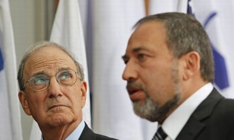 ליברמן ומיטשל. פגישה באווירה טובה [AP]