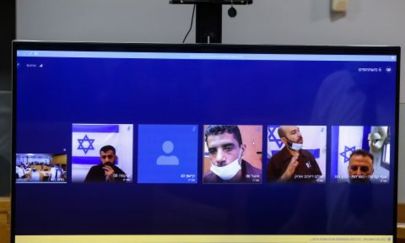 האסירים הבורחים בעת משפטם [צילום: דוד כהן, פלאש 90]