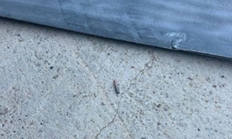 הקליע שפגע במכונית באביבים [צילום: שימוש לפי סעיף 27א לחוק זכויות יוצרים]
