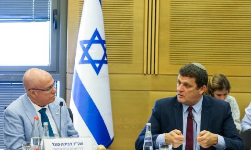 עמית הלוי וצביקה פוגל [צילום: נועם מושקוביץ/דוברות הכנסת]