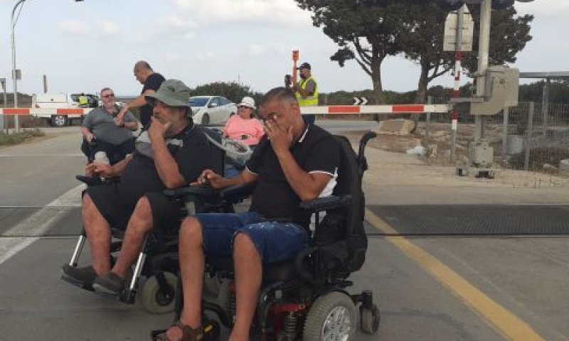 [צילום: דוברות קבוצות מאבק הנכים]
