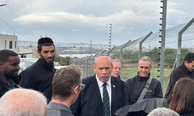 אנגלמן. אסור להיות שאננים
