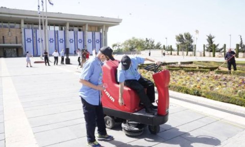 עובדי ניקיון בכנסת [צילום: דני שם-טוב, דוברות הכנסת]