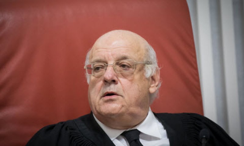 מלצר. דעת הרוב [צילום: יונתן זינדל, פלאש 90]