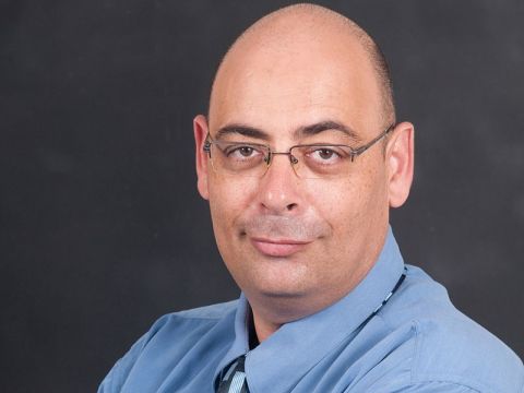 טלמור. מואשם בהונאה