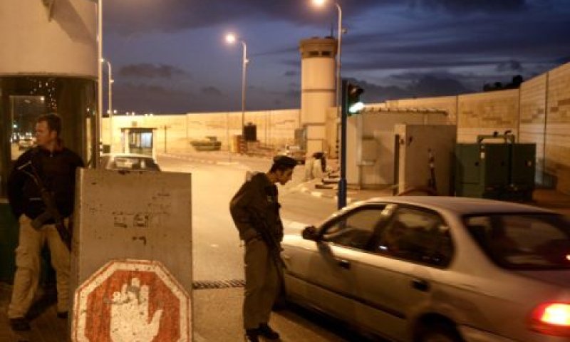 מחסום בידוק בכביש 443 [צילום ארכיון: פלאש 90]