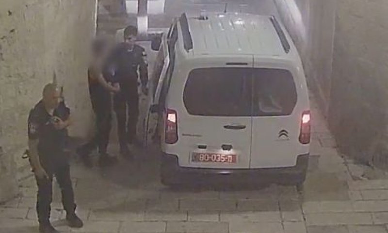 מעצרו של החשוד בהתזת הגז [צילום: משטרת ישראל]