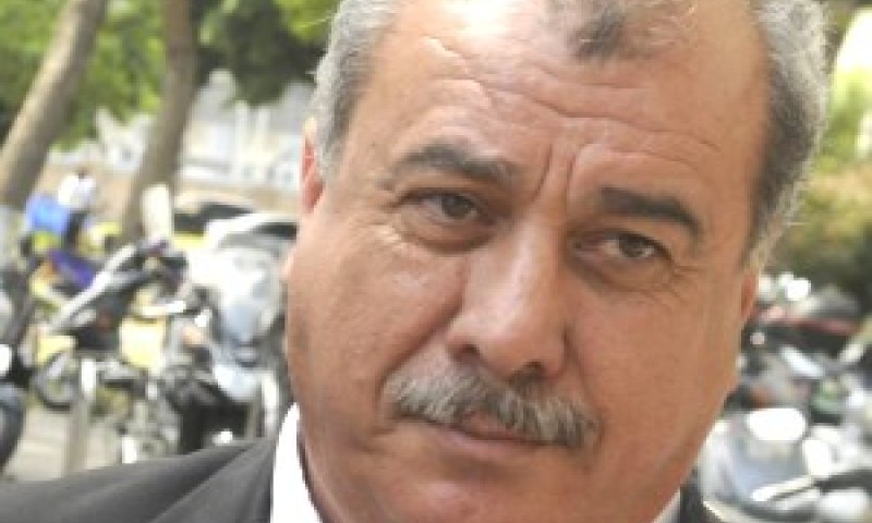 ח"כ בראכה סמוך לבית המשפט [צילום: בוצ&acute;צ&acute;ו]