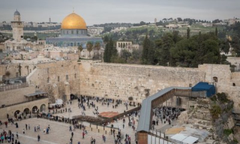 הכותל המערבי [צילום: יונתן זינדל/פלאש 90]