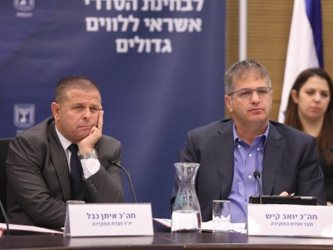 יואב קיש ואיתן כבל [צילום: יצחק הררי/דוברות הכנסת]