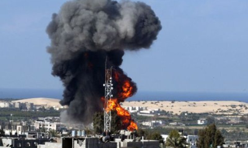תקיפה ברפיח באזור ציר פילדלפי [צילום ארכיון: עבד אל-רחים חטיב/פלאש 90]