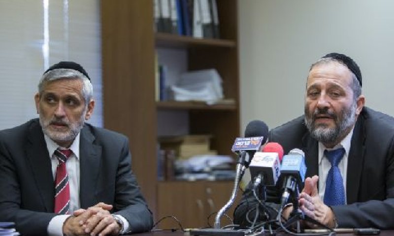 דרעי וישי. פיוס מעושה [צילום: פלאש 90]