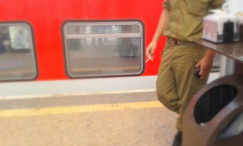 לא מעירים למעשנים [צילום: עידן יוסף]