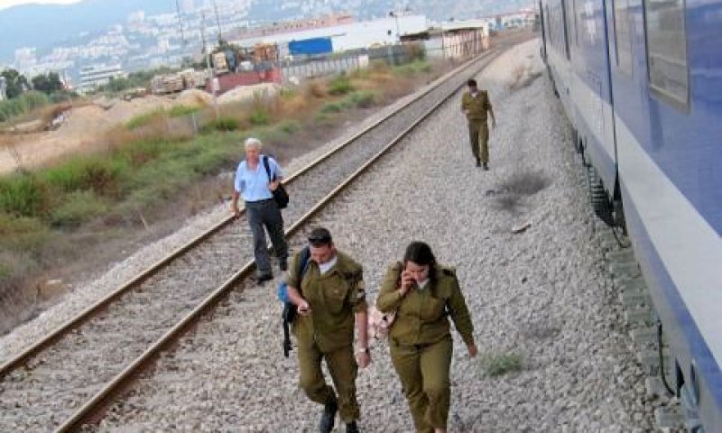 תקועים ברכבת [צילום ארכיון: ארטיום דגל]