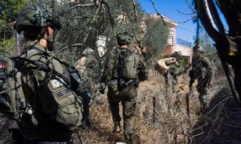 חיילי גולני במתחם של חיזבאללה [צילום: דובר צה"ל]