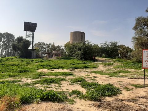גבעת המכלים בסמוך לקיבוץ ניצן הישן [צילום: בתיה דורי]