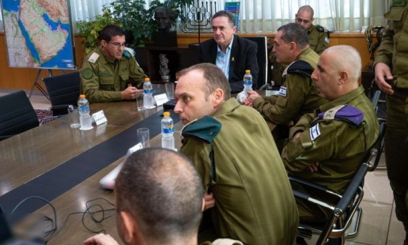 פגישת שר הביטחון עם ראשי הצבא [צילום: אריאל חרמוני]