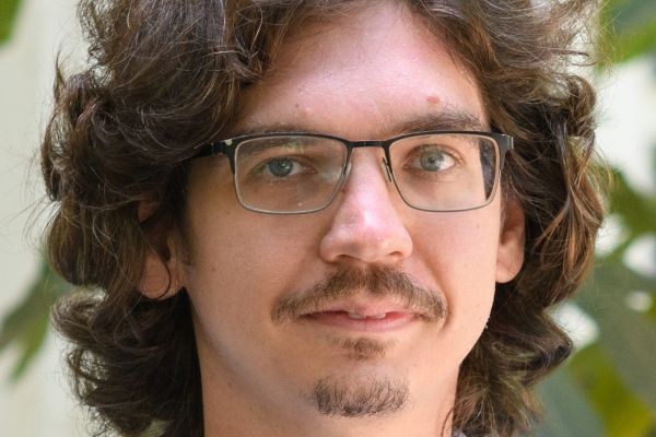ד"ר סרגיי סמנוב. עיצוב כימיקלים פשוטים [צילום: Blavatnik Awards פרסי בלווטניק]