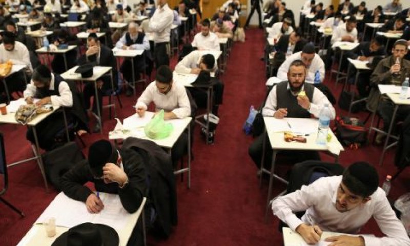 בחינות הסמכה לרבנות [צילום: פלאש 90]